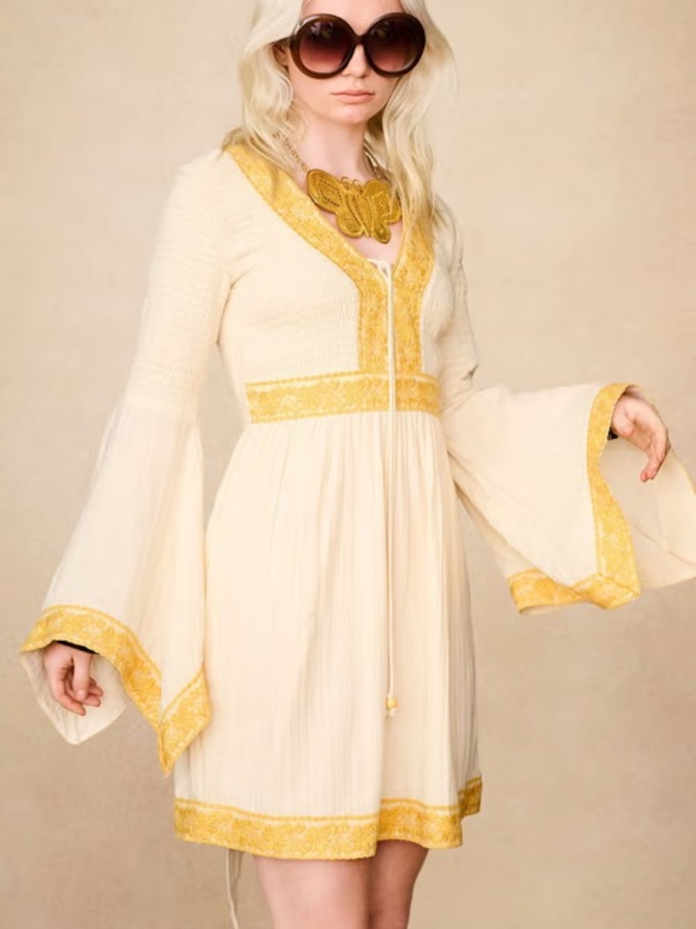 Hippie Shake Cream Bell Sleeved Mini